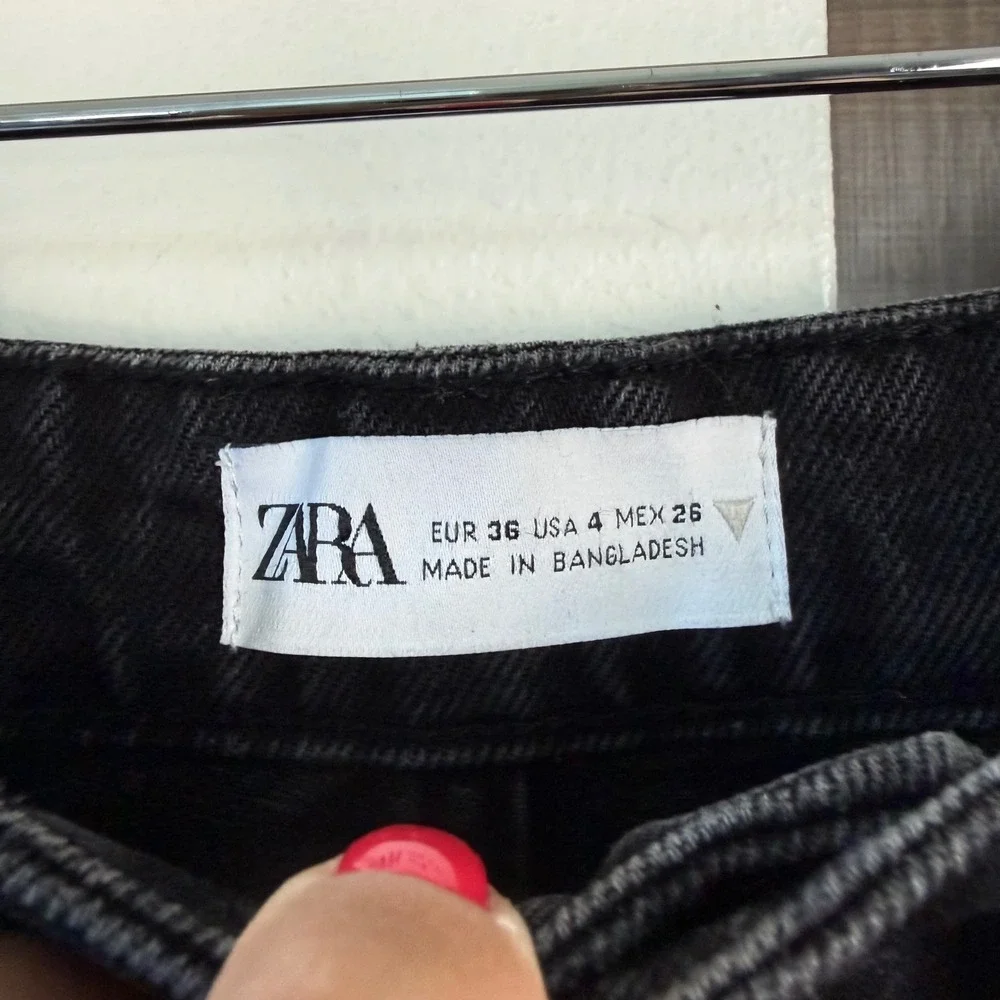 Zara‎ Black High Rise Distressed Denim Shorts 100% Cotton Raw Hem Size 4